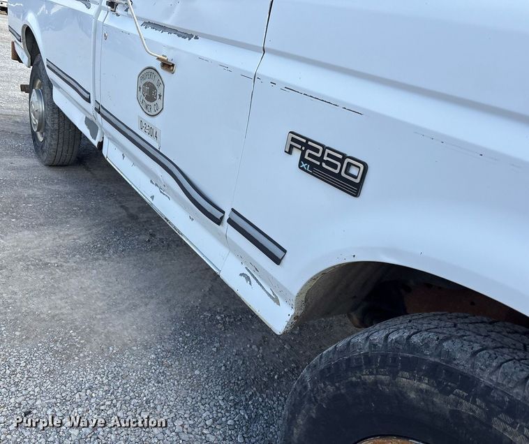 image for item EY9937 1994 Ford F250 pickup truck