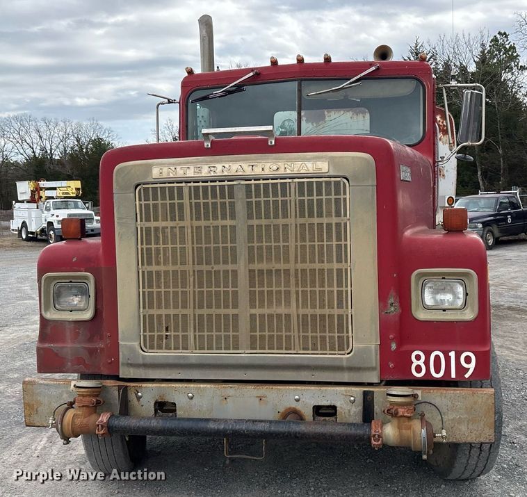 image for item EY9939 1983 International 4300 water truck