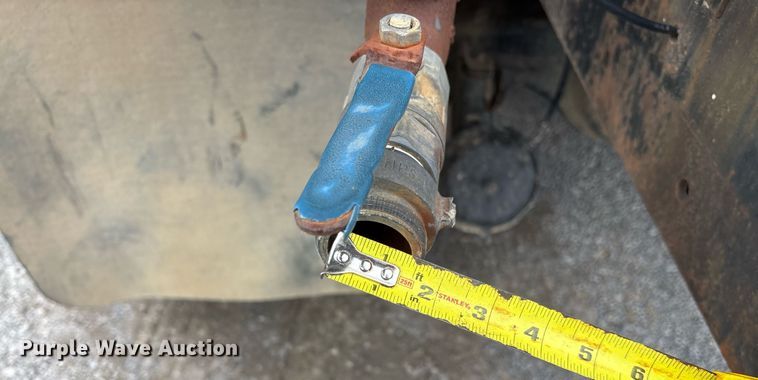 image for item EY9939 1983 International 4300 water truck