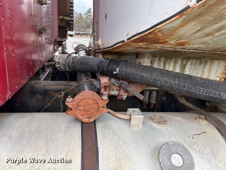 image for item EY9939 1983 International 4300 water truck