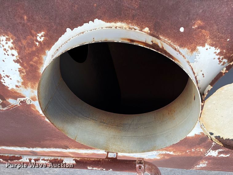 image for item EY9939 1983 International 4300 water truck