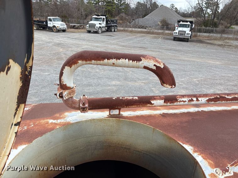 image for item EY9939 1983 International 4300 water truck