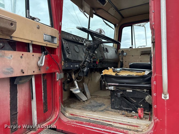 image for item EY9939 1983 International 4300 water truck