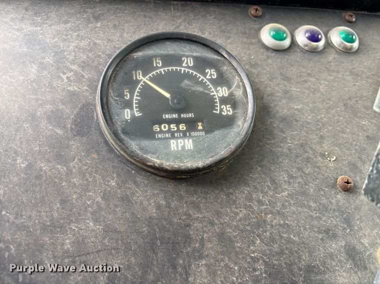 image for item EY9939 1983 International 4300 water truck