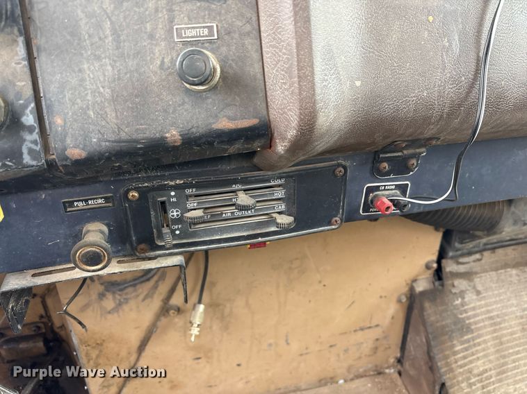 image for item EY9939 1983 International 4300 water truck