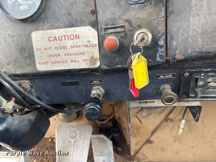 image for item EY9939 1983 International 4300 water truck