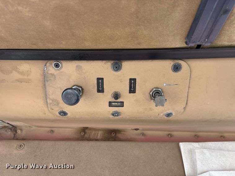 image for item EY9939 1983 International 4300 water truck