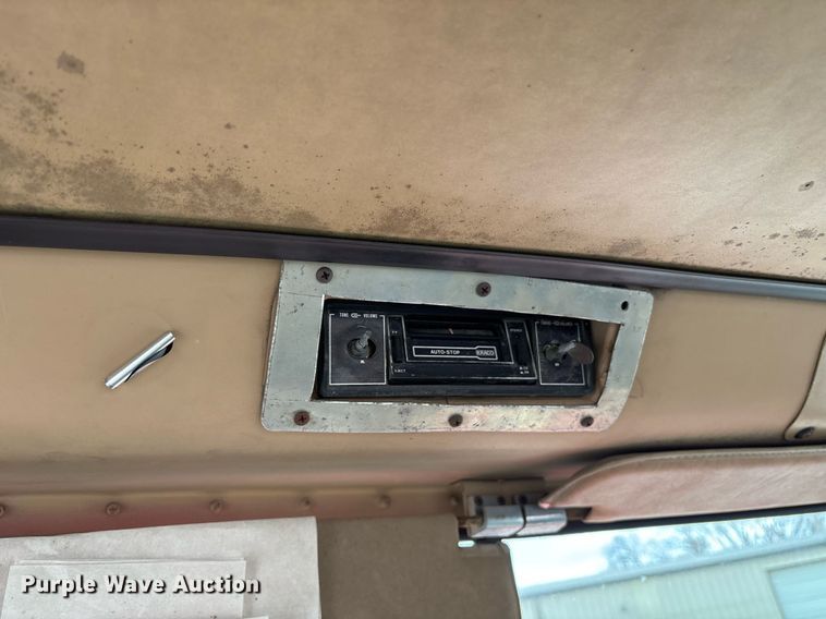 image for item EY9939 1983 International 4300 water truck