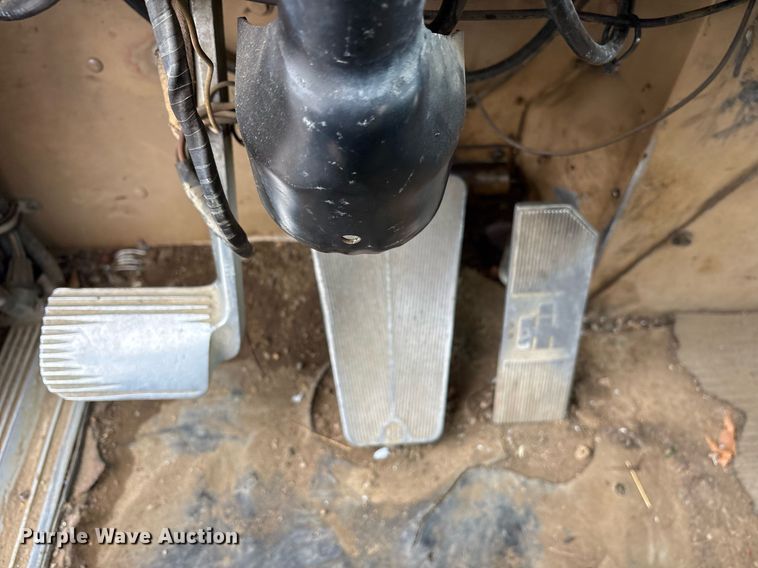 image for item EY9939 1983 International 4300 water truck