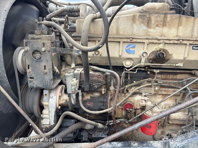 image for item EY9939 1983 International 4300 water truck