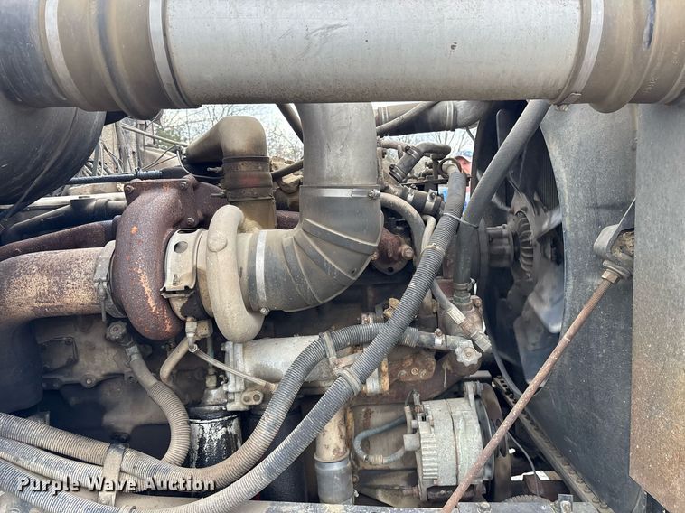 image for item EY9939 1983 International 4300 water truck