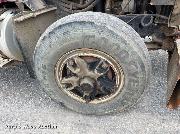 image for item EY9939 1983 International 4300 water truck