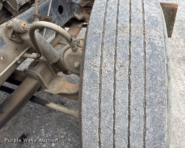 image for item EY9939 1983 International 4300 water truck