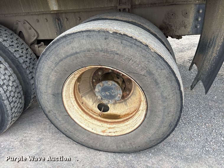 image for item EY9939 1983 International 4300 water truck