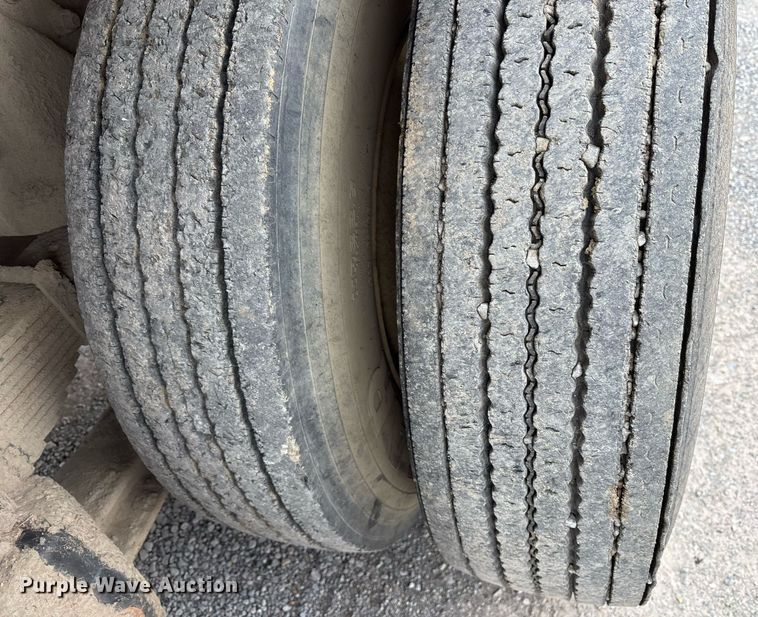 image for item EY9939 1983 International 4300 water truck