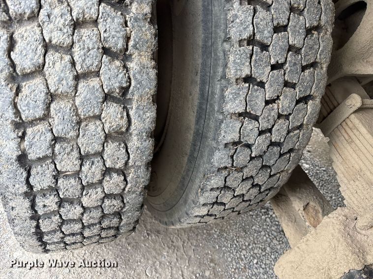 image for item EY9939 1983 International 4300 water truck