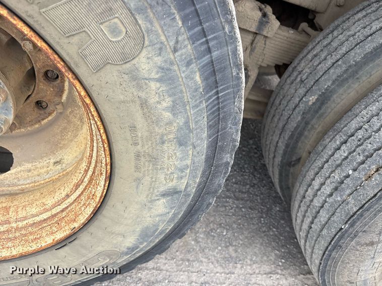 image for item EY9939 1983 International 4300 water truck