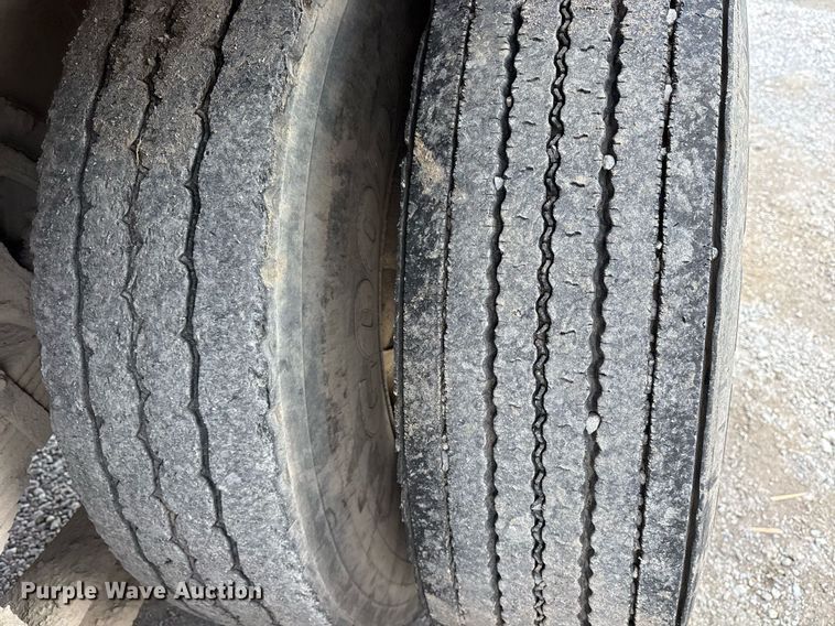 image for item EY9939 1983 International 4300 water truck