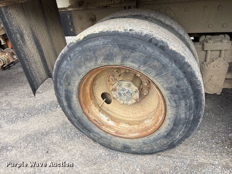 image for item EY9939 1983 International 4300 water truck