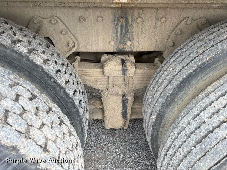 image for item EY9939 1983 International 4300 water truck