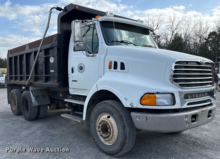 image for item EY9940 2007 Sterling L8500 dump truck