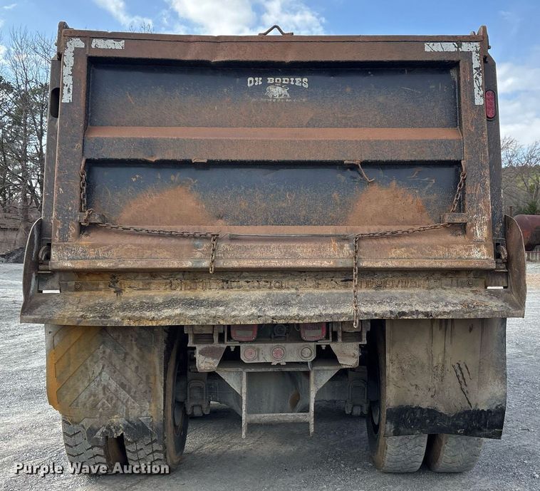 image for item EY9940 2007 Sterling L8500 dump truck