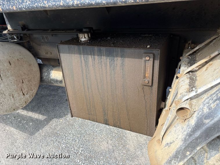 image for item EY9940 2007 Sterling L8500 dump truck