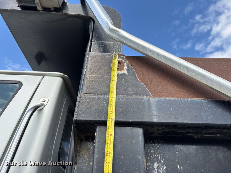 image for item EY9940 2007 Sterling L8500 dump truck