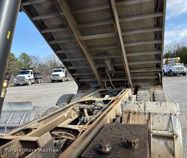 image for item EY9940 2007 Sterling L8500 dump truck