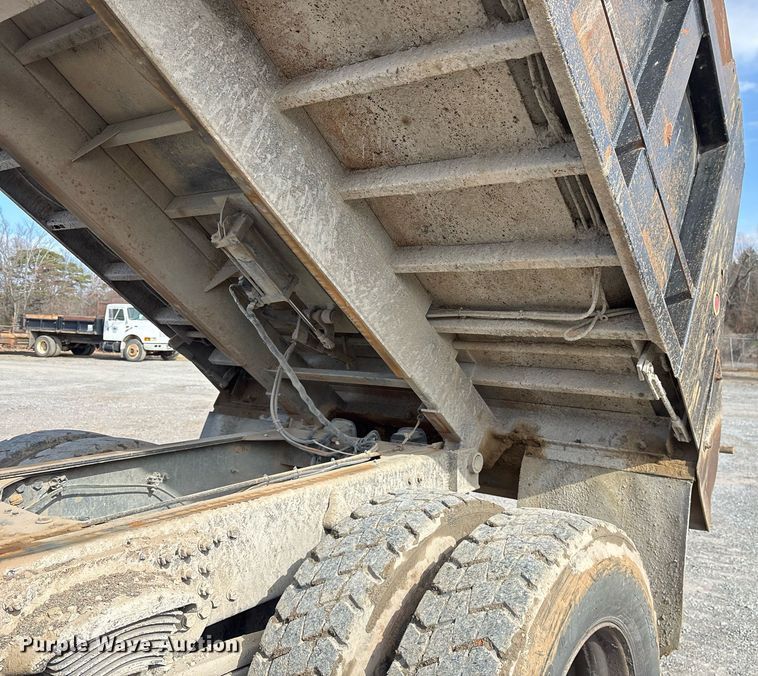 image for item EY9940 2007 Sterling L8500 dump truck