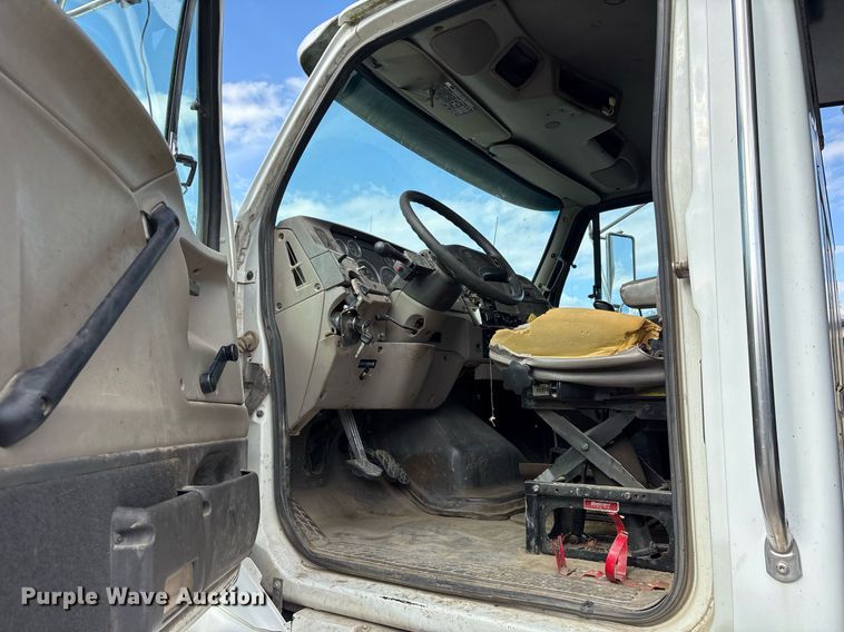 image for item EY9940 2007 Sterling L8500 dump truck