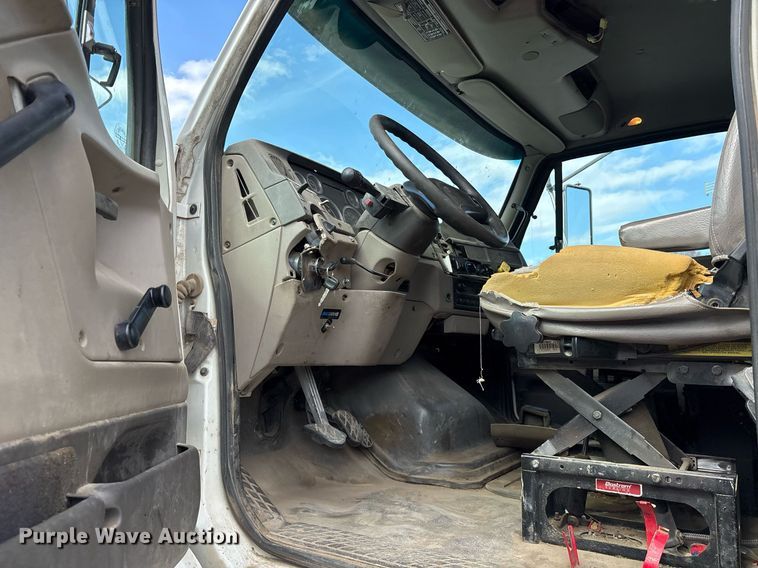 image for item EY9940 2007 Sterling L8500 dump truck