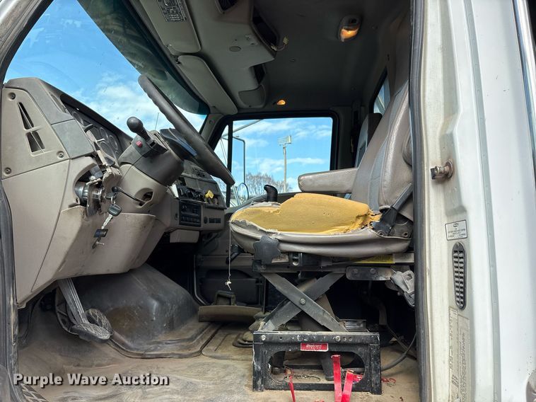 image for item EY9940 2007 Sterling L8500 dump truck