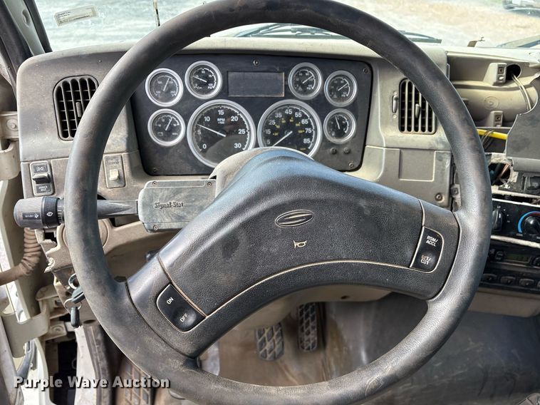 image for item EY9940 2007 Sterling L8500 dump truck