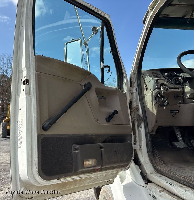 image for item EY9940 2007 Sterling L8500 dump truck