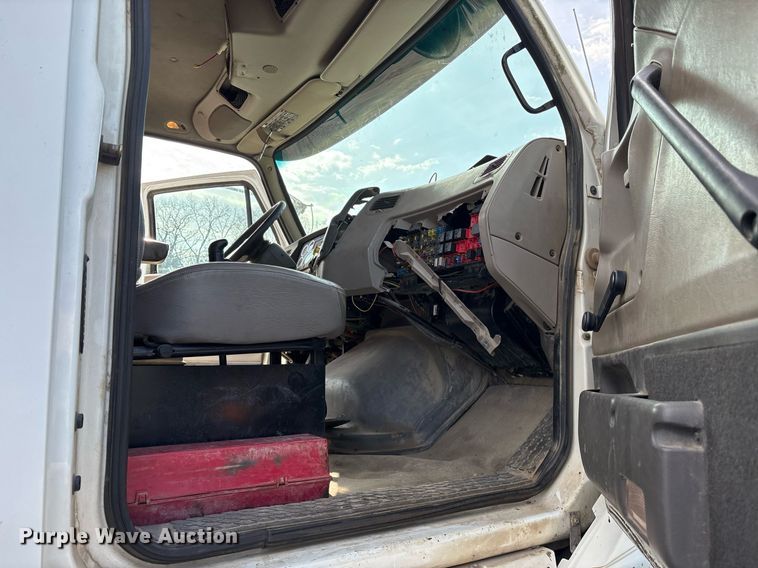 image for item EY9940 2007 Sterling L8500 dump truck