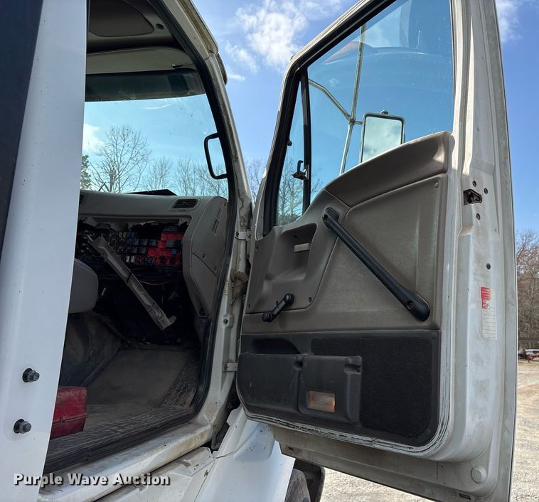 image for item EY9940 2007 Sterling L8500 dump truck