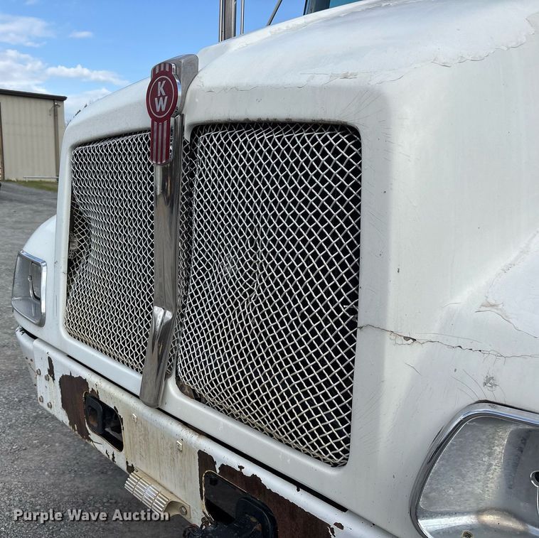 image for item EY9941 2005 Kenworth T300 dump truck