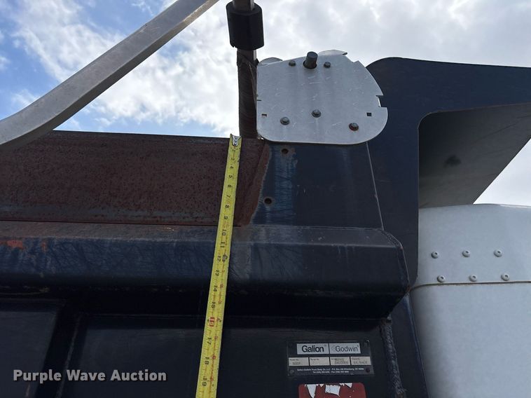 image for item EY9941 2005 Kenworth T300 dump truck