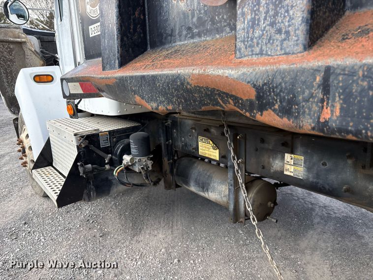 image for item EY9941 2005 Kenworth T300 dump truck