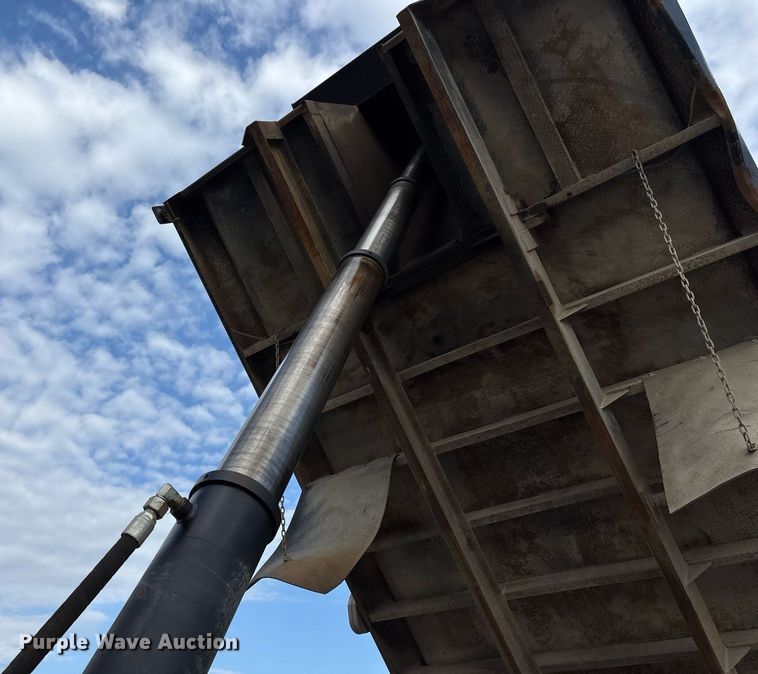 image for item EY9941 2005 Kenworth T300 dump truck