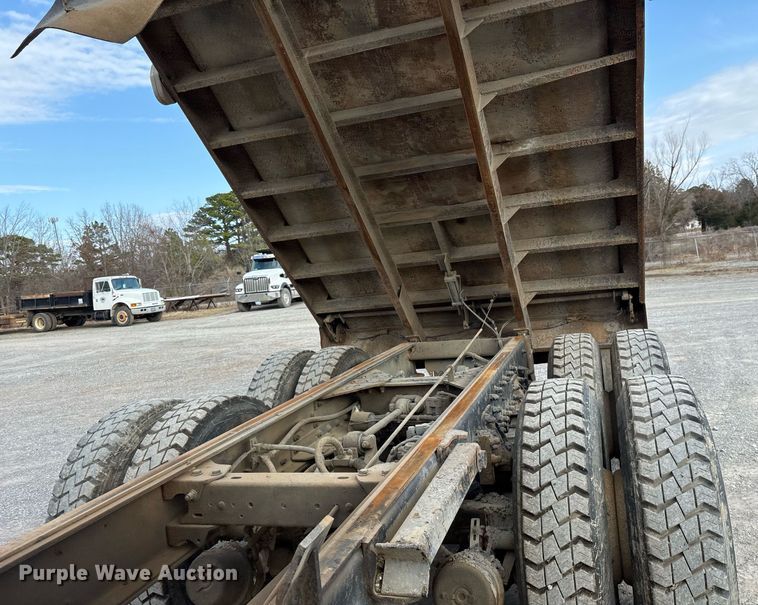 image for item EY9941 2005 Kenworth T300 dump truck