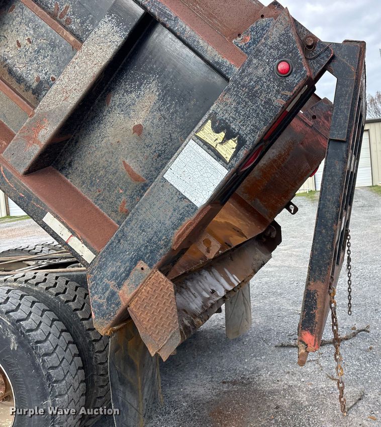 image for item EY9941 2005 Kenworth T300 dump truck