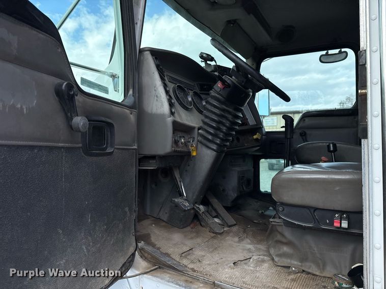 image for item EY9941 2005 Kenworth T300 dump truck