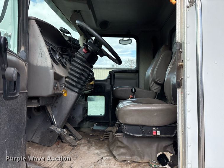 image for item EY9941 2005 Kenworth T300 dump truck