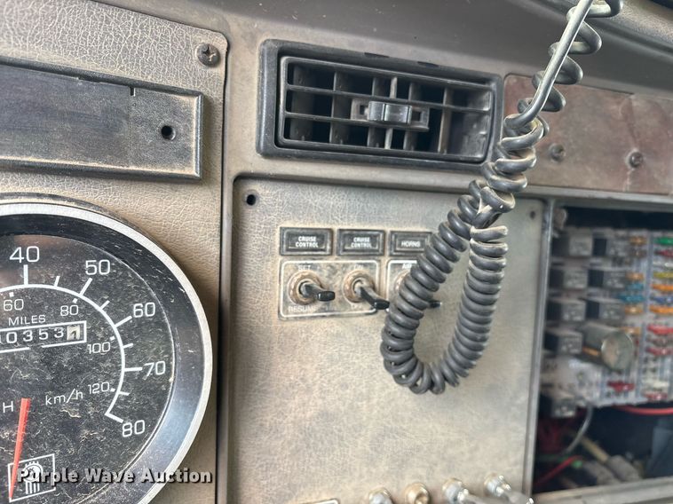 image for item EY9941 2005 Kenworth T300 dump truck