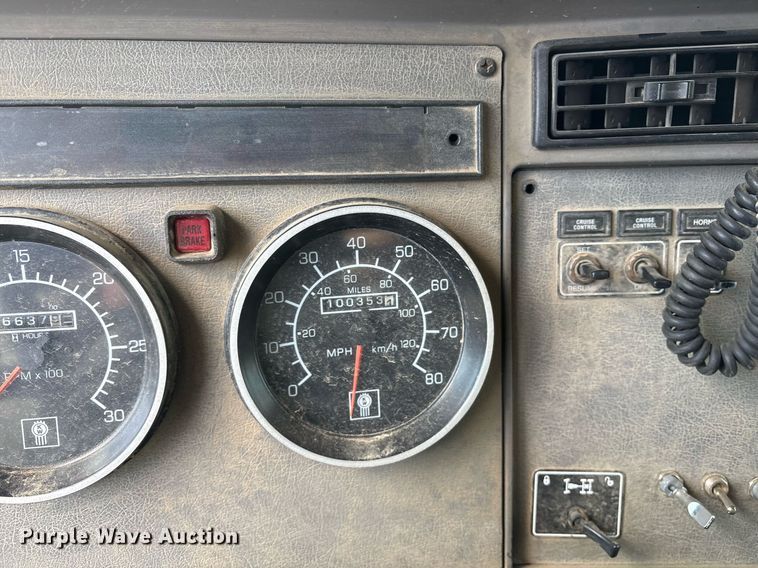 image for item EY9941 2005 Kenworth T300 dump truck