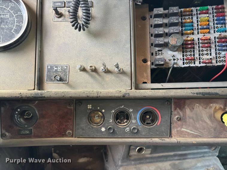 image for item EY9941 2005 Kenworth T300 dump truck