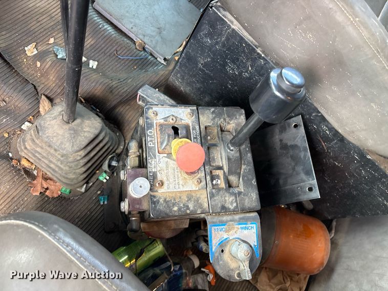 image for item EY9941 2005 Kenworth T300 dump truck