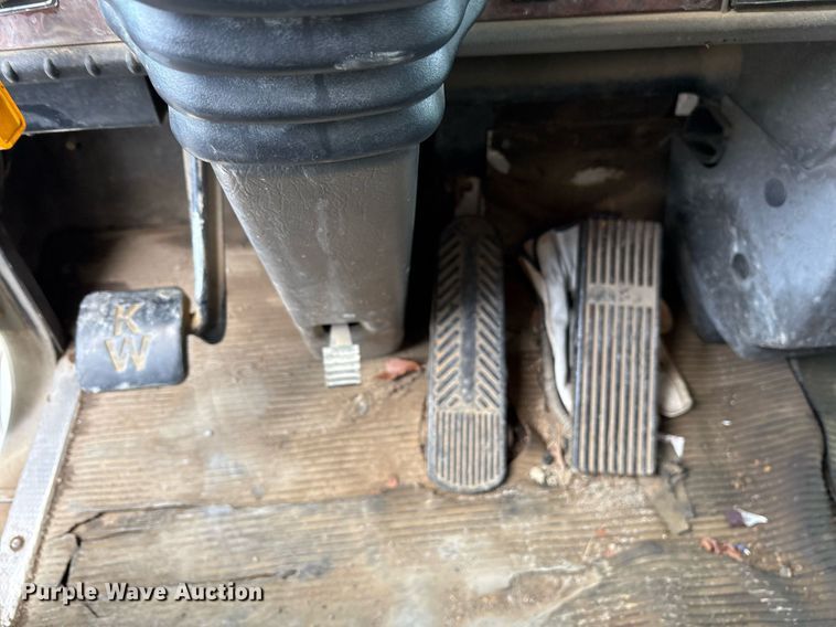 image for item EY9941 2005 Kenworth T300 dump truck